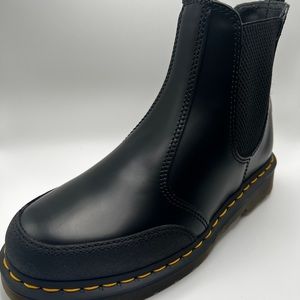 Dr Martens 2976 Smooth Leather Chelsea Boots